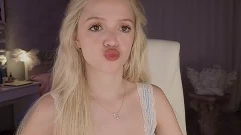 Joselle online show from August 3, 10:48 pm