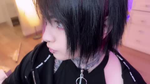 Snapshot of i_died_again chatting on December 7, 11:07 am Asya online show from December 7, 11:07 am