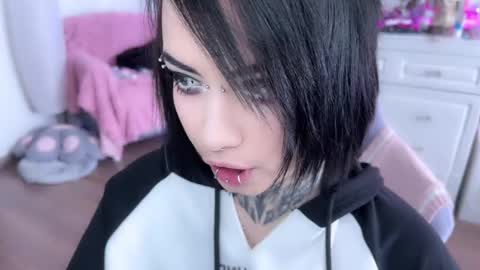 Snapshot of i_died_again chatting on February 18, 9:32 am Asya online show from February 18, 9:32 am