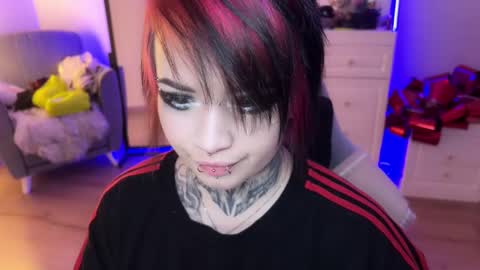 Snapshot of i_died_again chatting on December 28, 12:35 pm Asya online show from December 28, 12:35 pm