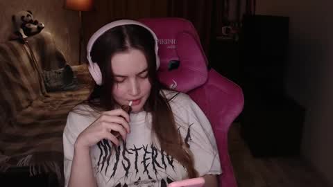 Snapshot of i_love_icecream chatting on January 2, 5:18 pm elisabeth online show from January 2, 5:18 pm