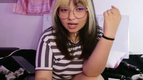 Zoe 3 online show from May 2, 1:09 am