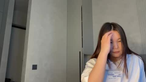 iamyuki_ online show from June 6, 3:02 am