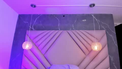 ibbie_ online show from March 11, 1:25 pm