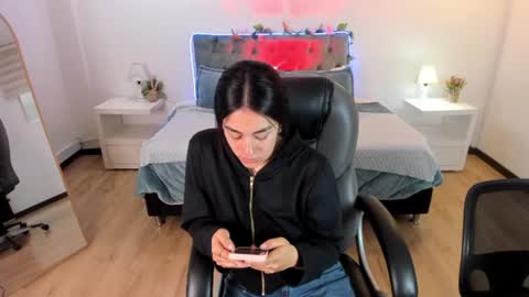 Icy online show from June 25, 11:45 am