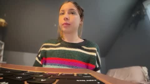 idiomslangs online show from November 25, 5:48 pm