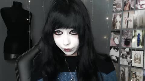 iiiiiiis online show from April 28, 6:45 pm