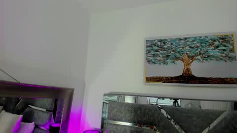 Snapshot of iliy_ chatting on October 18, 7:11 am ILY online show from October 18, 7:11 am