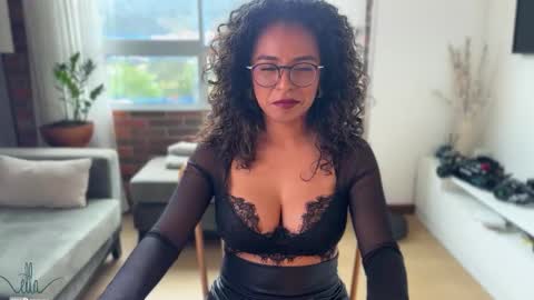 Snapshot of illaroom chatting on January 24, 8:43 pm Kloe online show from January 24, 8:43 pm