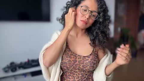 Snapshot of illaroom chatting on October 10, 8:47 pm Kloe online show from October 10, 8:47 pm