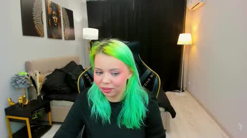 Roxy online show from September 25, 6:50 pm