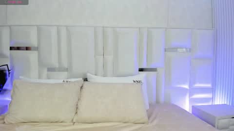 im_isabella1 online show from July 8, 12:02 am