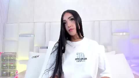 im_isabella1 online show from June 22, 9:23 pm