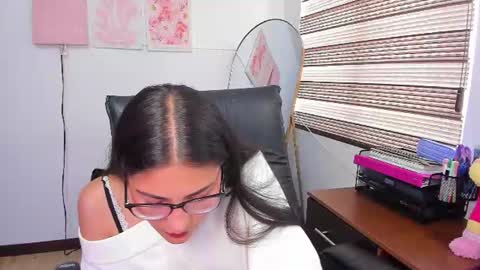 Mia online show from July 27, 9:01 pm
