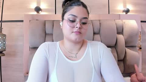 im mou  online show from June 3, 1:12 pm