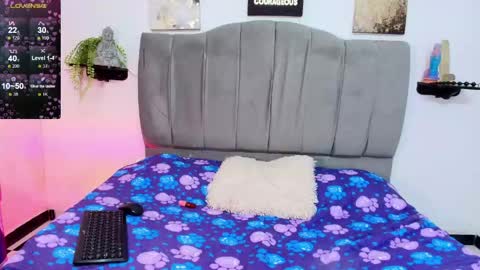 im_riley_ online show from April 28, 7:07 pm