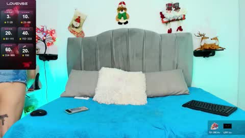 im_riley_ online show from December 18, 7:18 pm