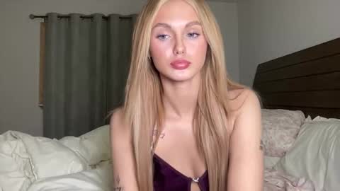 imkyliee online show from November 7, 3:45 am