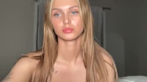 imkyliee online show from February 5, 4:04 am