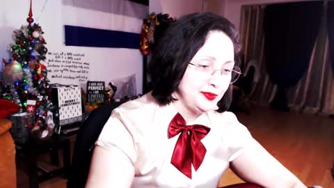 Snapshot of imperatrizasado chatting on December 10, 12:06 am Empress online show from December 10, 12:06 am