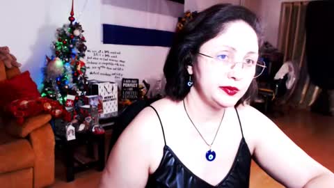 Snapshot of imperatrizasado chatting on December 11, 7:57 pm Empress online show from December 11, 7:57 pm