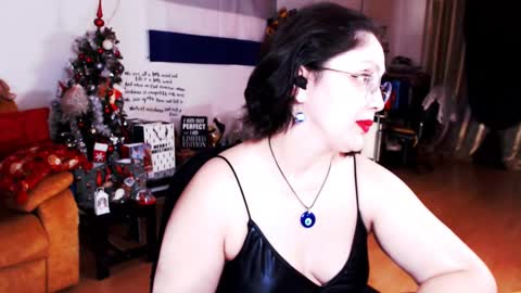Snapshot of imperatrizasado chatting on December 12, 9:58 pm Empress online show from December 12, 9:58 pm