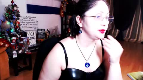 Snapshot of imperatrizasado chatting on December 13, 8:25 pm Empress online show from December 13, 8:25 pm