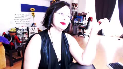 Snapshot of imperatrizasado chatting on December 5, 10:12 am Empress online show from December 5, 10:12 am