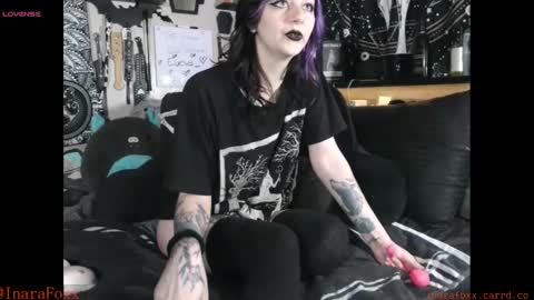 Snapshot of inarafoxxx chatting on February 20, 3:23 am Inarafoxx online show from February 20, 3:23 am