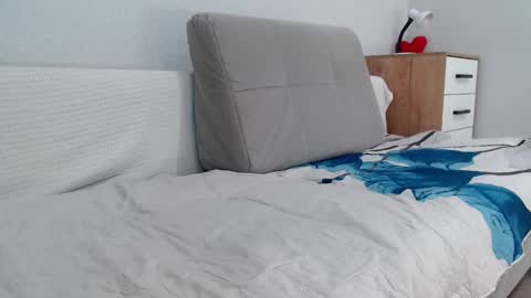 Della online show from February 20, 5:41 pm