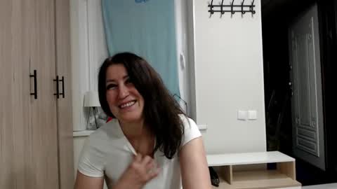 Della online show from May 8, 5:27 pm