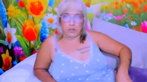 indianroxy27 online show from July 2, 3:23 am