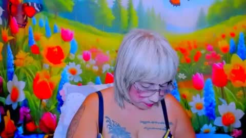 indianroxy27 online show from June 19, 6:33 pm