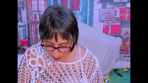 indianroxy27 online show from December 13, 8:15 pm