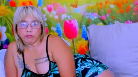 indianroxy27 online show from July 25, 8:38 pm