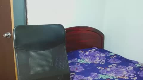 Snapshot of indica_18 chatting on January 23, 12:57 am Aleja vallejo online show from January 23, 12:57 am