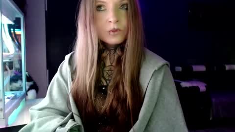 Snapshot of inesdesire chatting on February 27, 8:28 am InesDesire online show from February 27, 8:28 am