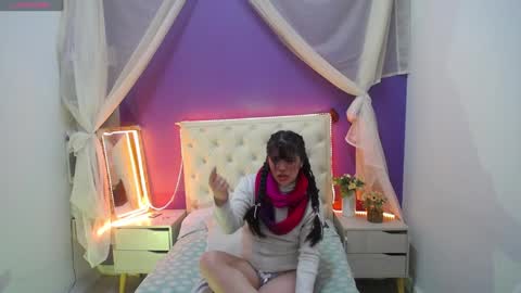 Snapshot of ingrid_casas chatting on January 15, 12:41 am Ingrid petite online show from January 15, 12:41 am