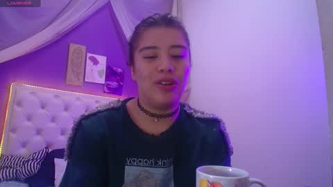 Snapshot of ingrid_casas chatting on December 6, 10:51 pm Ingrid petite online show from December 6, 10:51 pm