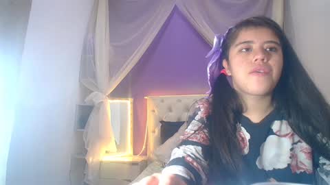 Snapshot of ingrid_casas chatting on December 19, 5:40 pm Ingrid petite online show from December 19, 5:40 pm