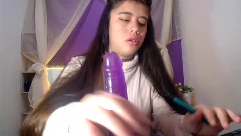 Snapshot of ingrid_casas chatting on December 21, 4:57 pm Ingrid petite online show from December 21, 4:57 pm