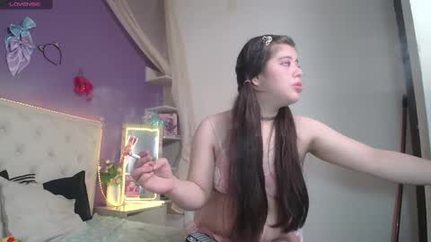 Snapshot of ingrid_casas chatting on March 11, 12:33 am Ingrid petite online show from March 11, 12:33 am