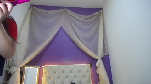 Snapshot of ingrid_casas chatting on January 16, 11:59 pm Ingrid petite online show from January 16, 11:59 pm