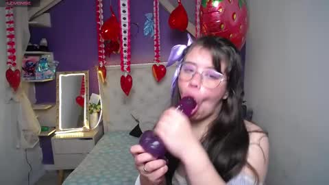 Snapshot of ingrid_casas chatting on February 27, 12:43 am Ingrid petite online show from February 27, 12:43 am