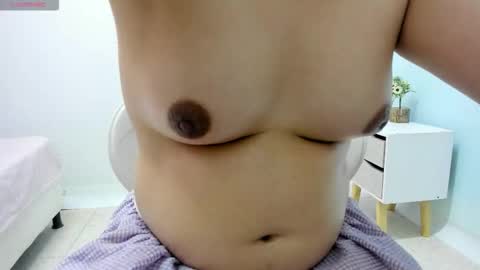 Snapshot of ingrid_casas chatting on October 9, 9:19 pm Ingrid petite online show from October 9, 9:19 pm
