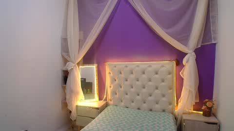 Snapshot of ingrid_casas chatting on December 17, 10:54 pm Ingrid petite online show from December 17, 10:54 pm