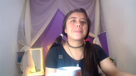 Snapshot of ingrid_casas chatting on December 20, 11:37 pm Ingrid petite online show from December 20, 11:37 pm