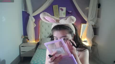 Snapshot of ingrid_casas chatting on December 2, 11:49 pm Ingrid petite online show from December 2, 11:49 pm