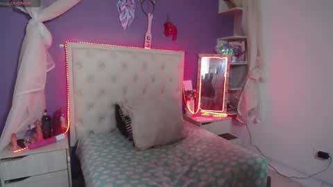 Snapshot of ingrid_casas chatting on March 5, 9:06 pm Ingrid petite online show from March 5, 9:06 pm