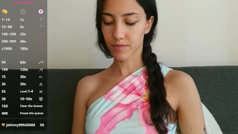 Laroa online show from November 14, 9:04 pm